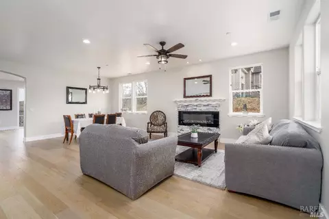 370 Tehuacan Rd, Ukiah, CA 95482 photo 5