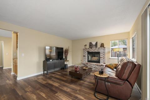 9156 Piccadilly Cir, Windsor, CA 95492 photo 13