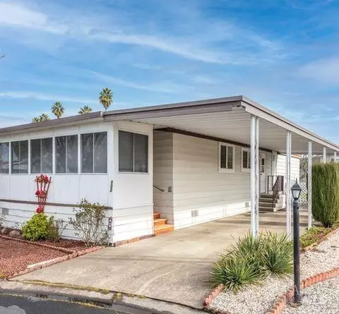 102 Anacapa Dr, Santa Rosa, CA 95403