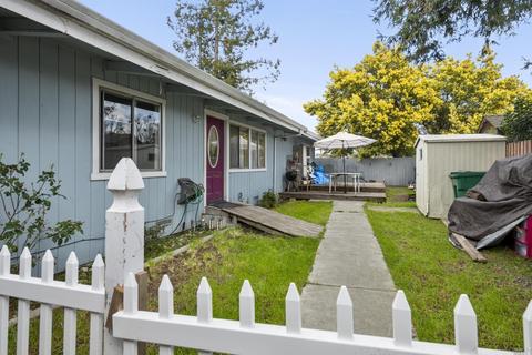 1525 Gloria Dr, Santa Rosa, CA 95407