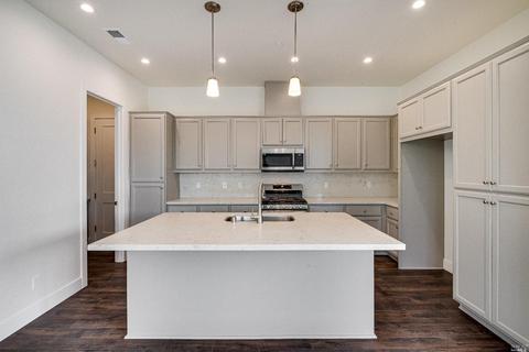 202 Pool Creek Ln, Windsor, CA 95492 photo 2