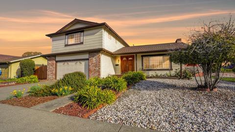 1104 Gumwood Ln, Petaluma, CA 94954