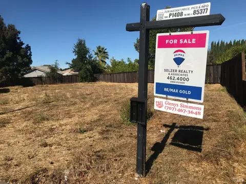 472 River View Dr, Ukiah, CA 95482