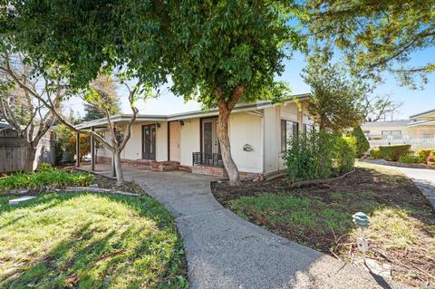 18 Laguna Seca Ct, Saint Helena, CA 94574