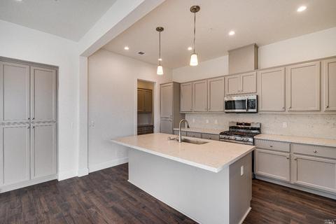 1024 Del Roble Ln, Windsor, CA 95492 photo 8