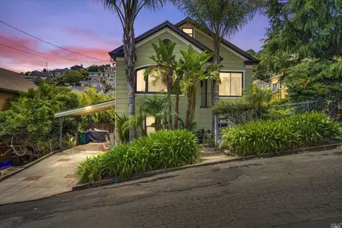 1425 Flora St, Crockett, CA 94525