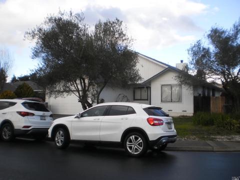 7328 Circle Dr, Rohnert Park, CA 94928