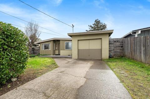 275 Carleton Dr, Ukiah, CA 95482 photo 1