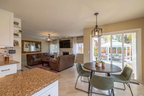 302 Desiree Pl, Windsor, CA 95492 photo 4