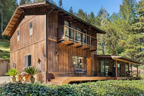 22175 Puccioni Rd, Healdsburg, CA 95448