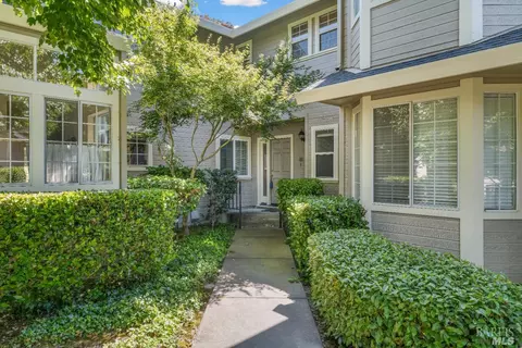 88 Valley Club Cir, Napa, CA 94558