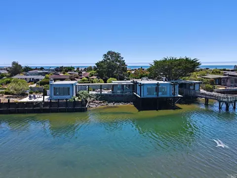 210 Dipsea Rd, Stinson Beach, CA 94970