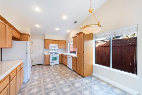 649 Leafhaven Ln, Windsor, CA 95492 photo 5
