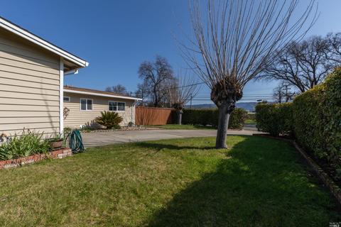 24 Fairview Ct, Ukiah, CA 95482 photo 3