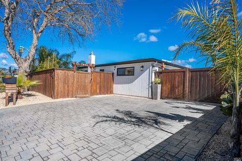 1332 Mcgregor Ave, Petaluma, CA 94954 photo 2