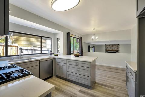 4922 Heather Glen Cir, Santa Rosa, CA 95405