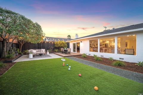 9 Esmeyer Dr, San Rafael, CA 94903