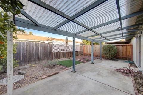 125 Sequoia Dr, Vacaville, CA 95687 photo 2