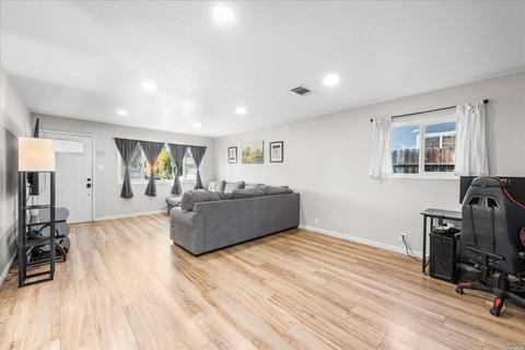 426 Hamilton Dr, Fairfield, CA 94533 photo 9