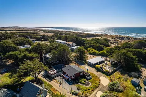 300 Churchill St, Bodega Bay, CA 94923