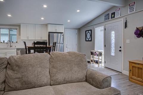 1124 Hayes St, Fairfield, CA 94533 photo 4