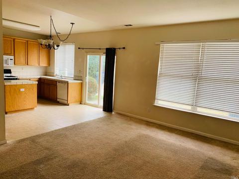 586 Versailles Ln, Fairfield, CA 94534 photo 9