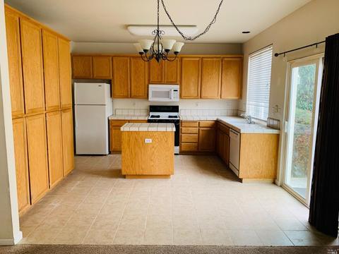 586 Versailles Ln, Fairfield, CA 94534 photo 11