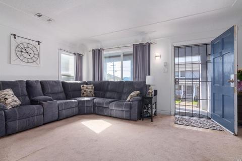 210 Hampshire St, Vallejo, CA 94590 photo 2