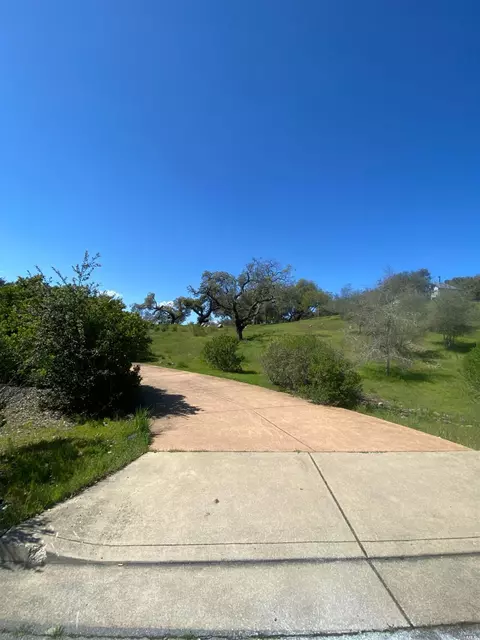 3711 Skyfarm Dr, Santa Rosa, CA 95403