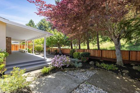 2523 Rollingwood Dr, Napa, CA 94558