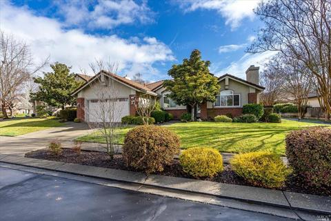 323 Troon Dr, Napa, CA 94558 photo 2