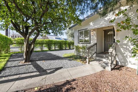 205 Haydon St, Healdsburg, CA 95448