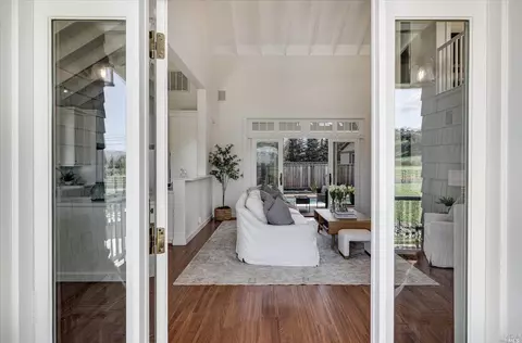 2131 Hoffman Ln, Napa, CA 94558 photo 8