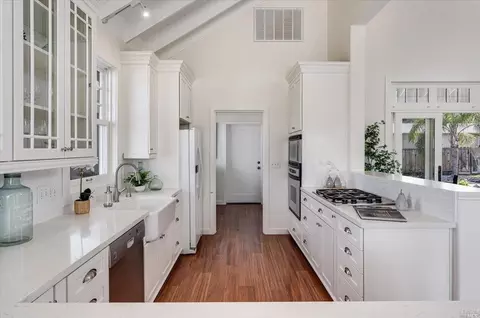 2131 Hoffman Ln, Napa, CA 94558 photo 17