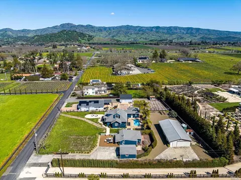 2131 Hoffman Ln, Napa, CA 94558 photo 3