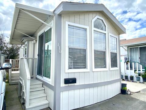 110 El Crystal Dr, Santa Rosa, CA 95409