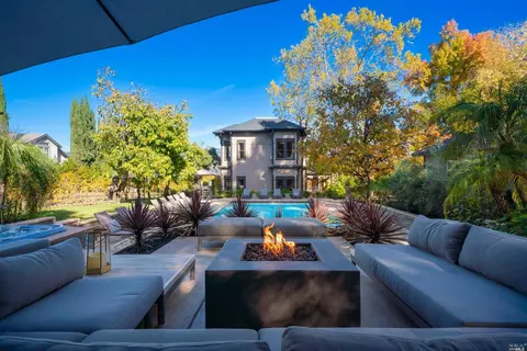 21253 Redwood Hwy, Geyserville, CA 95441