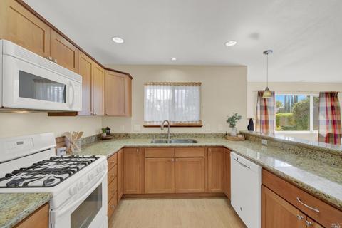 290 Hemlock St, Vacaville, CA 95688 photo 10