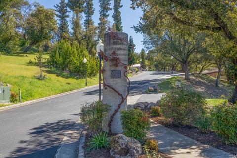 3835 Moss Hollow Ct, Santa Rosa, CA 95404