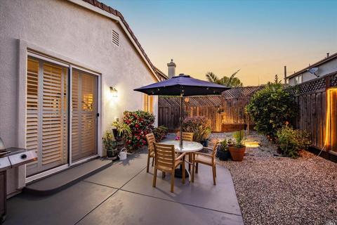 1379 Birdie Dr, Windsor, CA 95492 photo 4