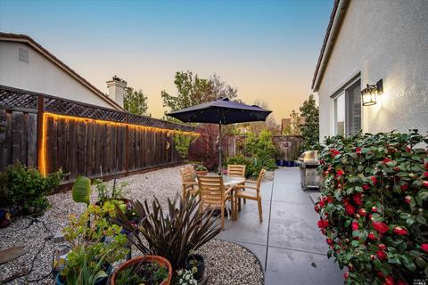 1379 Birdie Dr, Windsor, CA 95492 photo 3