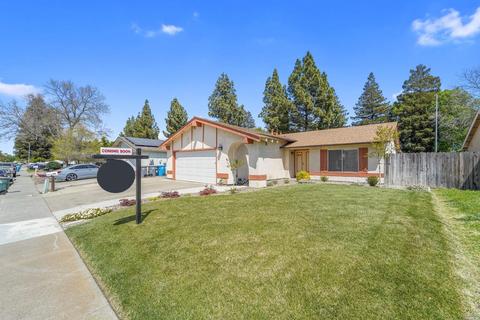 84 Longview Dr, Vacaville, CA 95687 photo 2