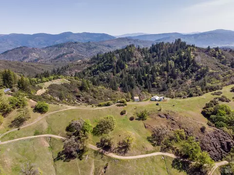 18799 Scenic Dr, Redwood Valley, CA 95470