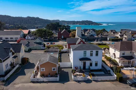 45045 Calpella St, Mendocino, CA 95460