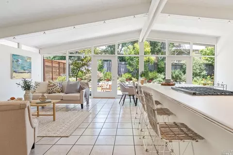 374 Holly Dr, San Rafael, CA 94903