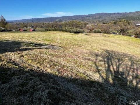 4780 Burke Hill Dr, Ukiah, CA 95482