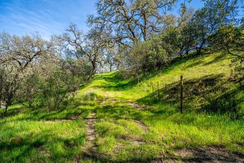 811 Riverside Dr, Ukiah, CA 95482