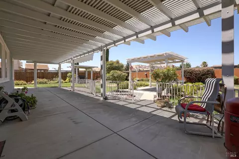 556 Ruby Dr, Vacaville, CA 95687 photo 3