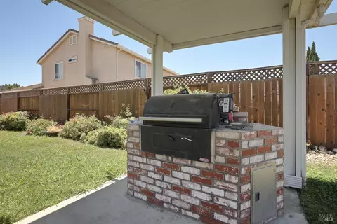 556 Ruby Dr, Vacaville, CA 95687 photo 4