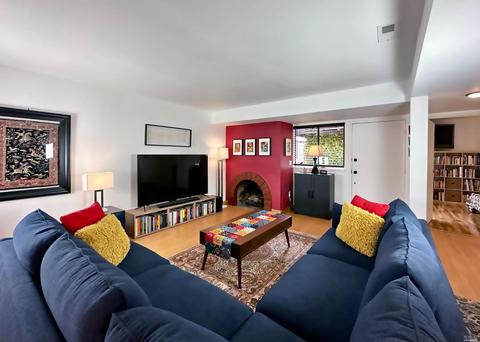 7 Pueblo Dr, San Rafael, CA 94903